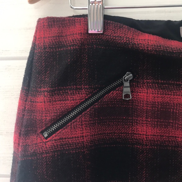 Plaid Banana Republic skirt. - Picture 4 of 5